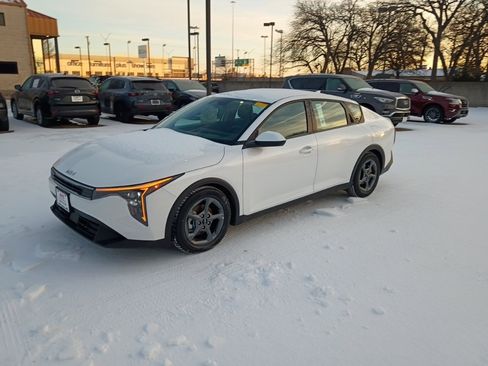 Used 2025 Kia K4 LXS image 1