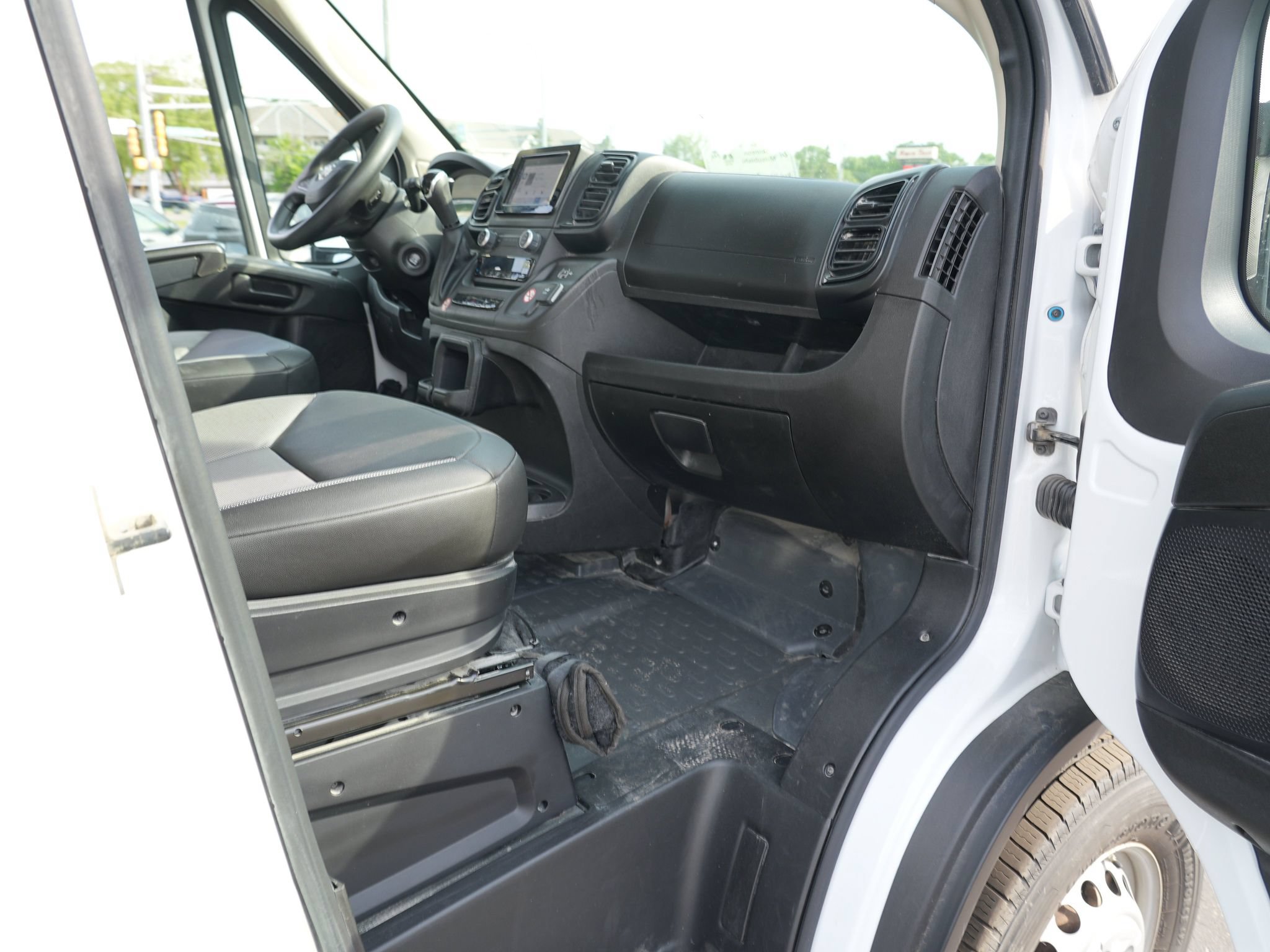 Used 2024 RAM ProMaster 2500 w/ Convenience Group FWD image 21