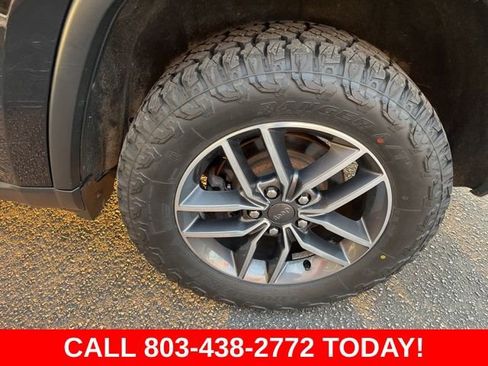 Used 2019 Jeep Grand Cherokee Laredo w/ 18" Wheel & 8.4" Radio Group image 28