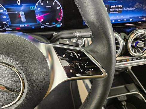 Certified 2025 Mercedes-Benz GLB 250 4MATIC image 19