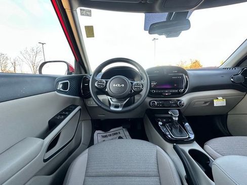 Used 2025 Kia Soul EX image 17