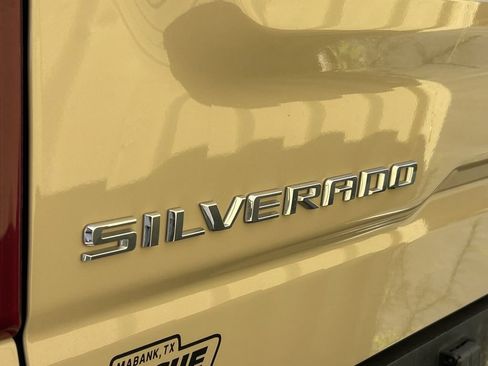 Used 2022 Chevrolet Silverado 1500 ZR2 w/ Technology Package AWD/4WD image 5