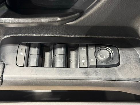 Certified 2025 Toyota Tacoma SR5 AWD/4WD image 15