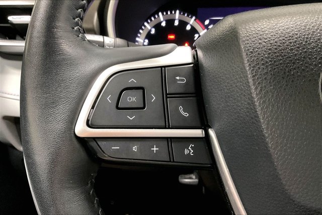 Used 2023 Toyota Highlander XLE AWD/4WD image 18