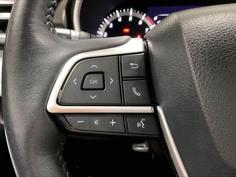 Used 2023 Toyota Highlander XLE AWD/4WD image 18