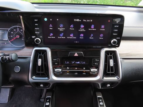 Certified 2022 Kia Sorento S w/ Panoramic Sunroof Package AWD/4WD image 24