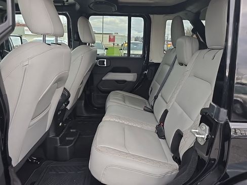 Used 2021 Jeep Wrangler Unlimited Sahara image 19