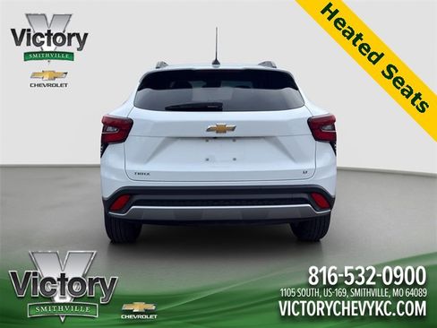 Used 2025 Chevrolet Trax LT w/ LT Convenience Package image 5