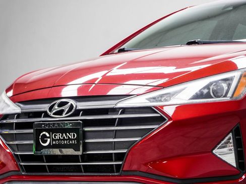 Used 2020 Hyundai Elantra SE FWD image 2