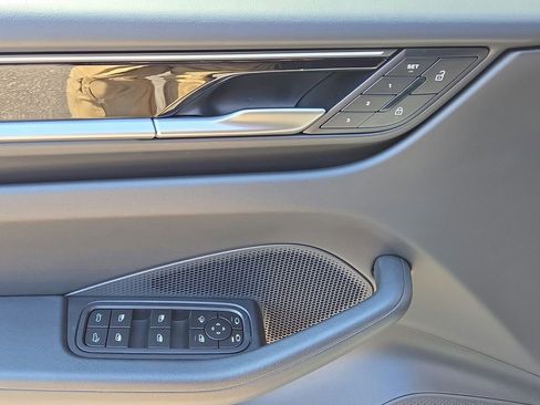 Certified 2025 Porsche Macan 4S Electric AWD/4WD image 7