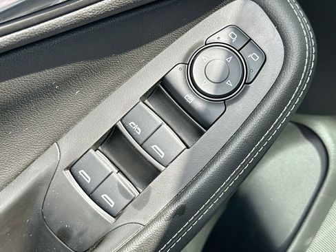 Certified 2025 Buick Encore GX Preferred FWD image 17