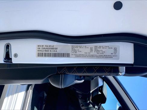 Certified 2025 Jeep Grand Cherokee Summit AWD/4WD image 33