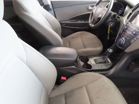 Used 2017 Hyundai Santa Fe SE FWD image 20