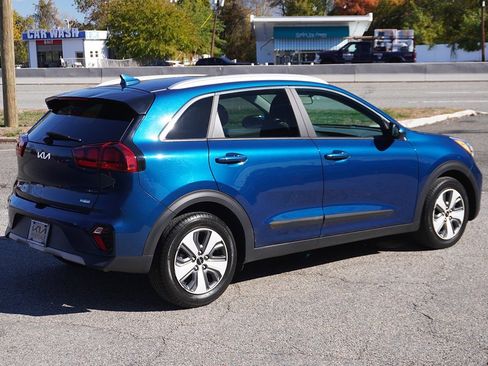 Used 2022 Kia Niro LX image 7