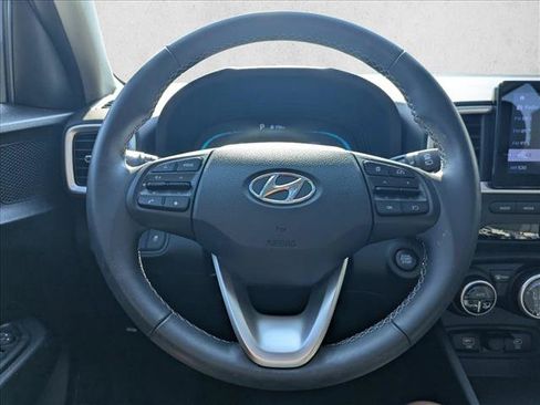 Used 2024 Hyundai Venue SEL FWD image 11