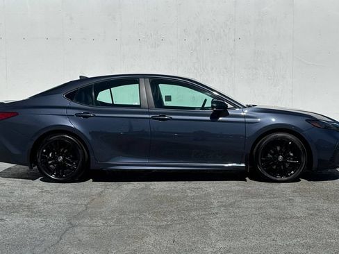 Used 2026 Toyota Camry SE FWD image 2