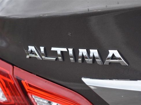 Used 2017 Nissan Altima 2.5 SL w/ Moonroof Package image 17