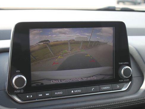 Used 2024 Nissan Rogue SV image 16