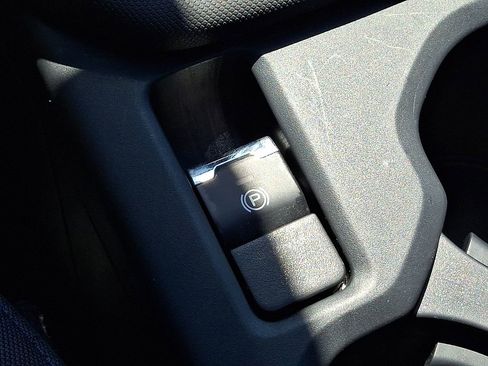 Used 2025 Subaru Forester Premium AWD/4WD image 24