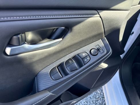 Used 2025 Nissan Sentra SV FWD image 17