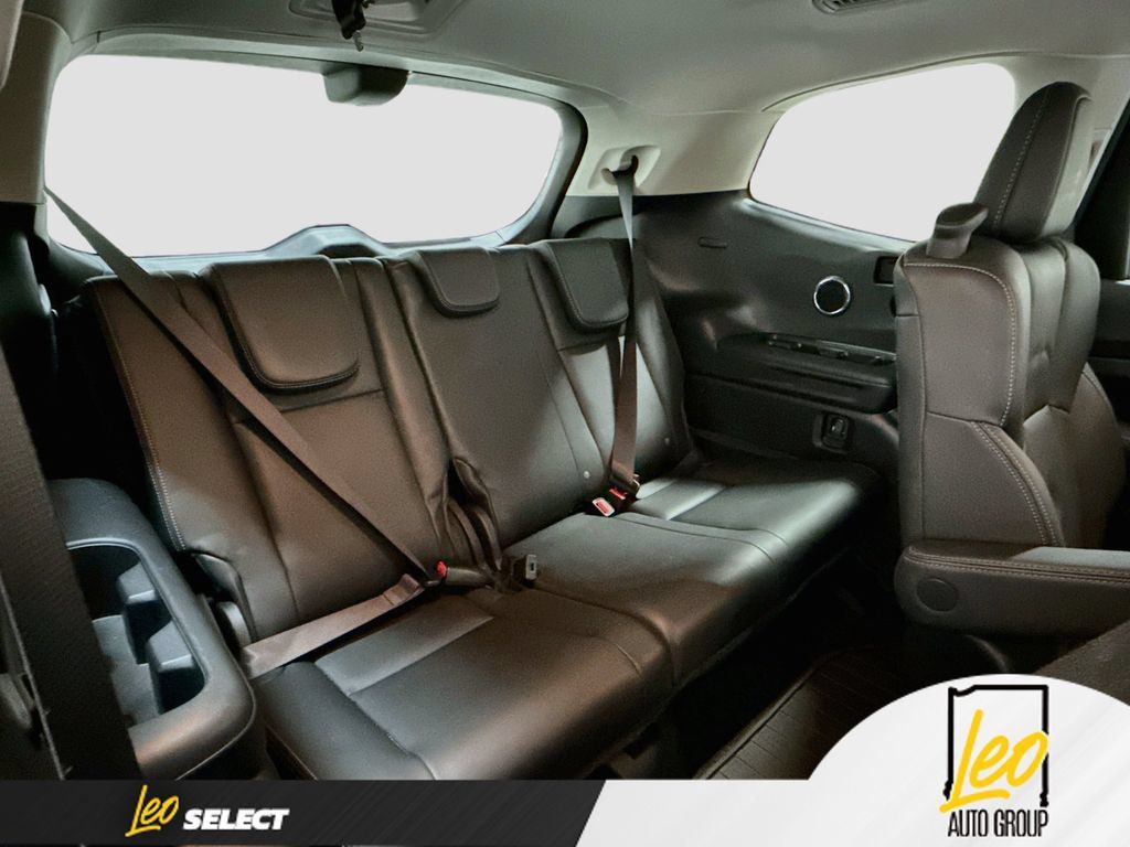 Used 2023 Subaru Ascent Touring AWD/4WD image 32