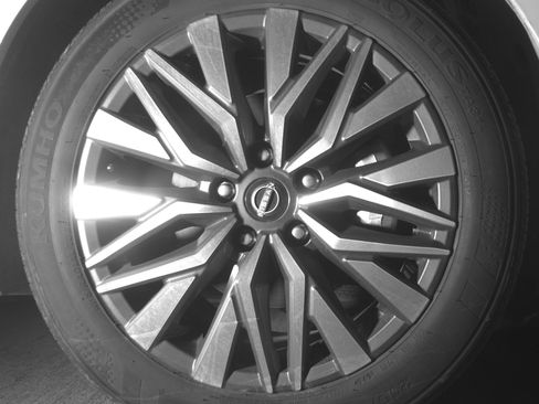 Used 2025 Nissan Altima 2.5 SV FWD image 13