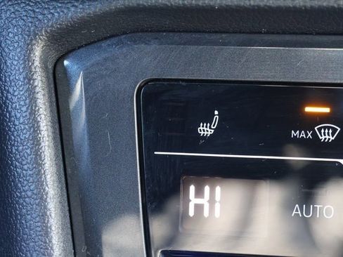 Used 2023 Volkswagen Tiguan SE R-Line image 15