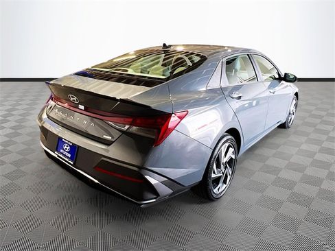 New 2025 Hyundai Elantra SEL image 7