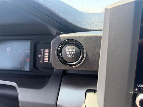 Certified 2025 Toyota Tacoma SR5 AWD/4WD image 19