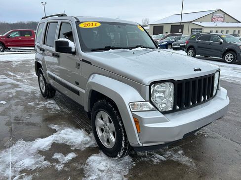 Used 2011 Jeep Liberty 70th Anniversary image 3