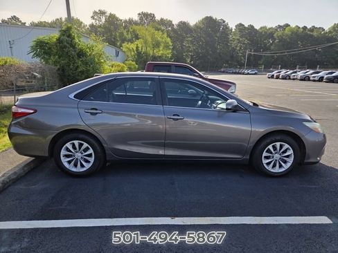 Used 2016 Toyota Camry LE FWD image 10