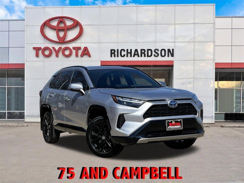 Used 2024 Toyota RAV4 SE image 1