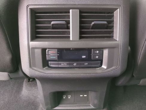 Used 2023 Volkswagen Atlas SE image 18
