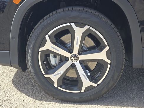 New 2026 Volkswagen Tiguan SE AWD/4WD image 10