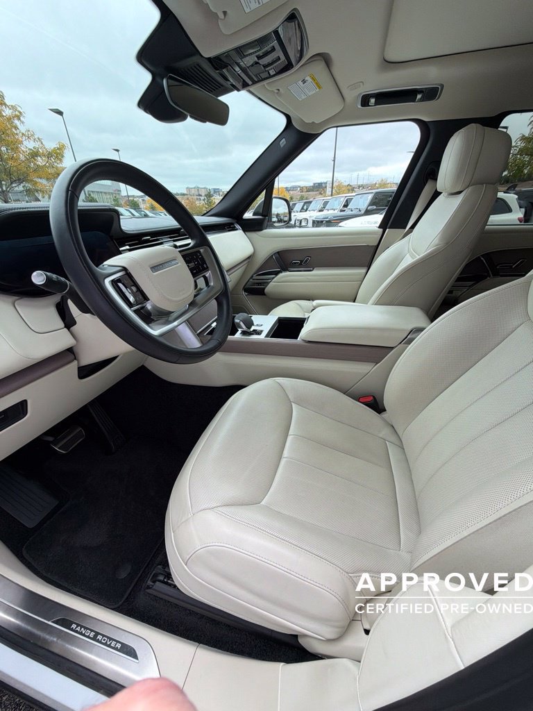 Used 2025 Land Rover Range Rover SE AWD/4WD image 10