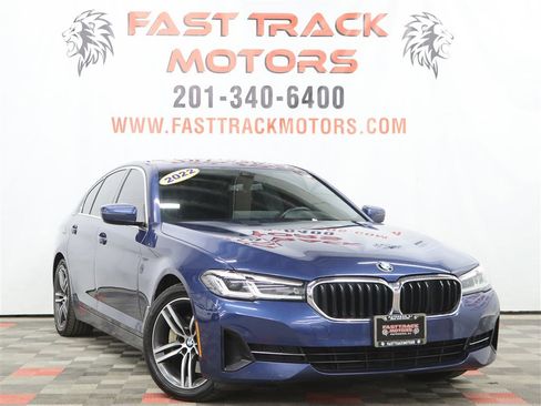 Used 2022 BMW 530i xDrive w/ Premium Package AWD/4WD image 3