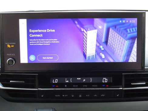 Used 2025 Toyota Sienna XSE AWD/4WD image 33