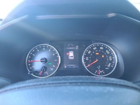 Used 2020 Toyota RAV4 XLE image 24