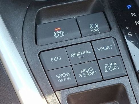 Used 2021 Toyota RAV4 XLE image 28