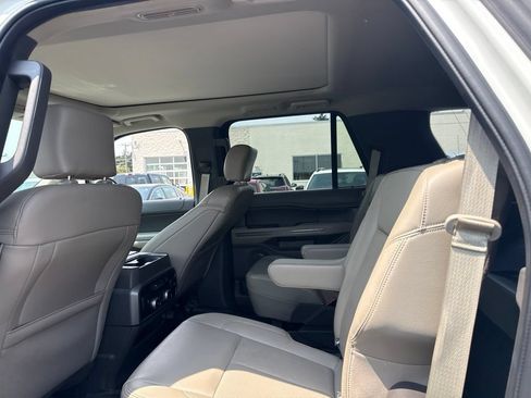 Used 2020 Ford Expedition XLT w/ Equipment Group 202A AWD/4WD image 8