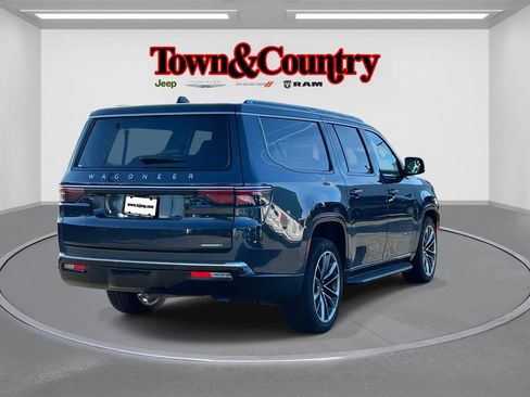 Used 2024 Jeep Wagoneer L Series II w/ Premium Group I image 5