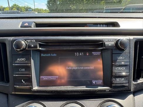 Used 2018 Toyota RAV4 LE FWD image 25