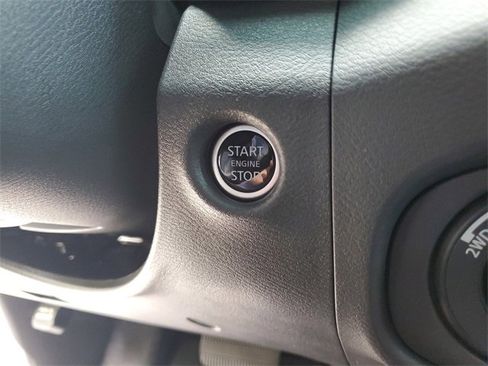 Certified 2024 Nissan Frontier SL w/ Technology Package image 25