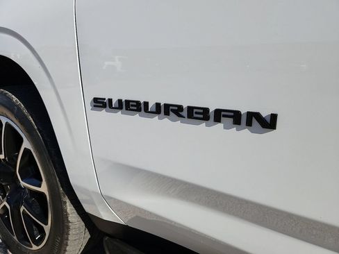 Used 2022 Chevrolet Suburban RST w/ Luxury Package AWD/4WD image 10
