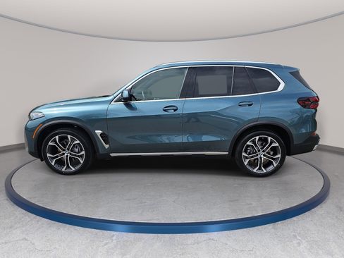 New 2026 BMW X5 xDrive40i w/ Premium Package AWD/4WD image 8