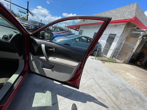 Used 2015 Nissan Rogue S FWD image 3