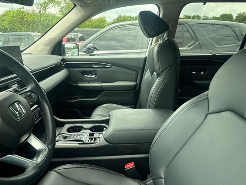 Used 2025 Honda Pilot Touring image 3