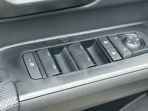 Used 2025 Toyota Tacoma SR5 image 12