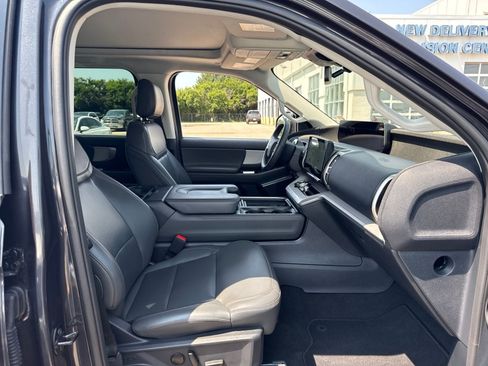 Certified 2025 Ford Expedition Active AWD/4WD image 40