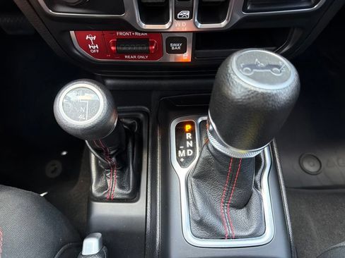 Used 2018 Jeep Wrangler Unlimited Rubicon AWD/4WD image 38